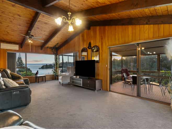 2 Francis Curtis Avenue, Blockhouse Bay