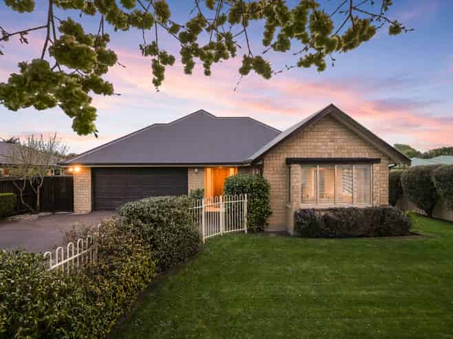 33 Sanctuary Gardens, Shirley