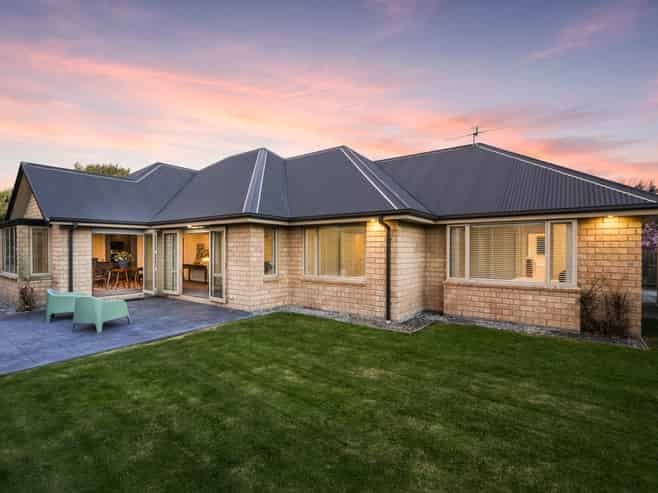 33 Sanctuary Gardens, Shirley