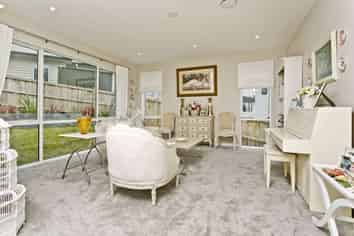 57 Golden Morning Drive, Albany Heights
