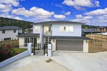 57 Golden Morning Drive, Albany Heights