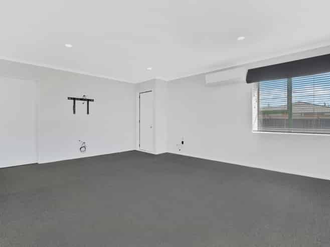 40 Solomon Street, Brookfield