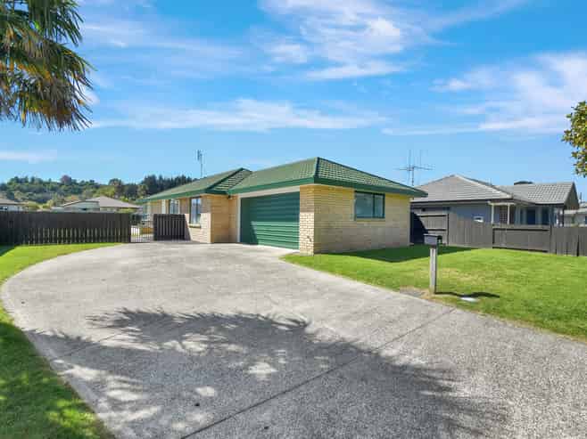 40 Solomon Street, Brookfield