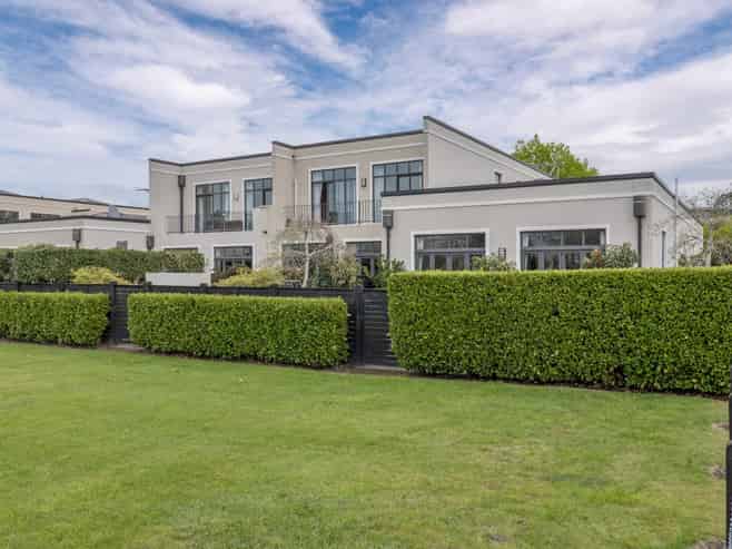 58 Country Club Terrace, Northwood