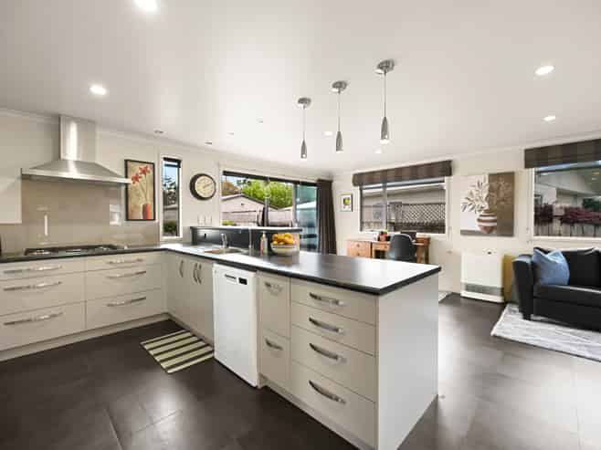 3 Brookbank Place, Glenview