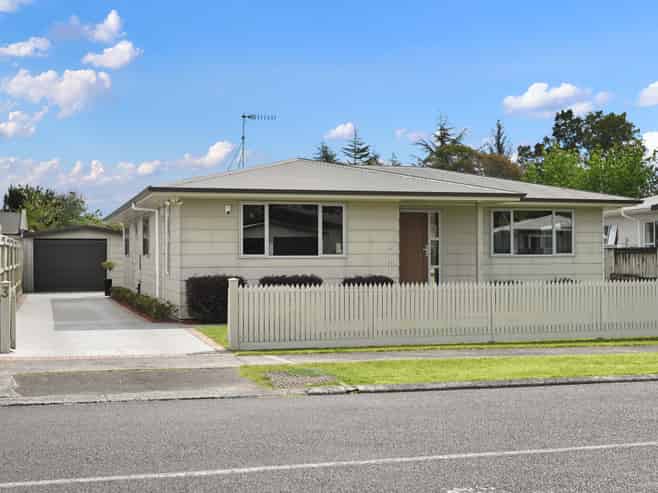 3 Brookbank Place, Glenview