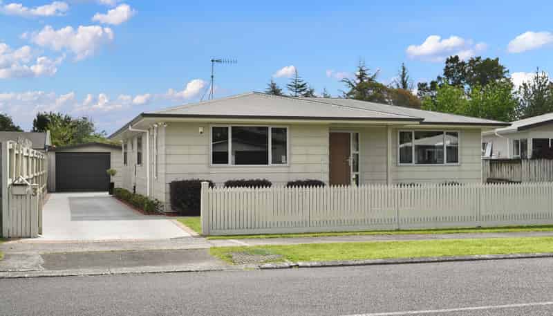 3 Brookbank Place, Glenview