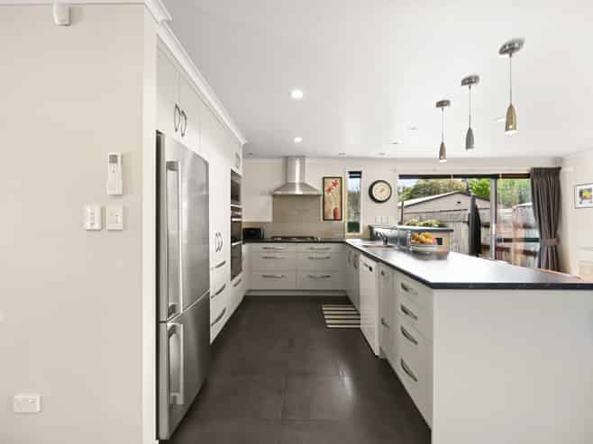 3 Brookbank Place, Glenview