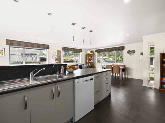 3 Brookbank Place, Glenview