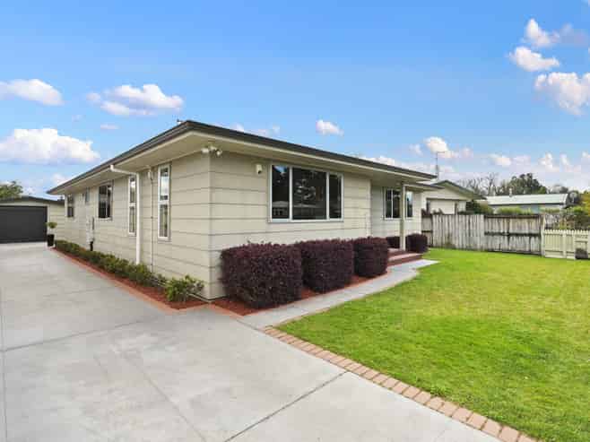 3 Brookbank Place, Glenview