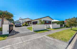 81 Oriental Parade, Papamoa