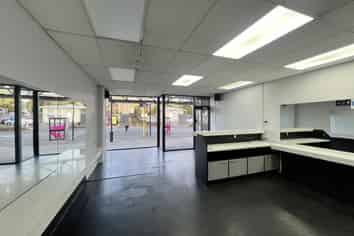 Prime Location - Ideal Hair Salon or Retail Space