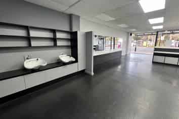 Prime Location - Ideal Hair Salon or Retail Space