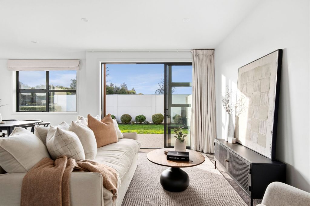 Beautiful and Easy Townhouse Living 5