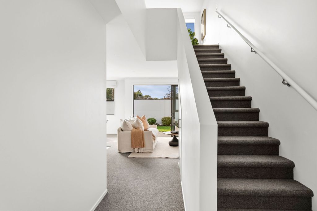 Beautiful and Easy Townhouse Living 3
