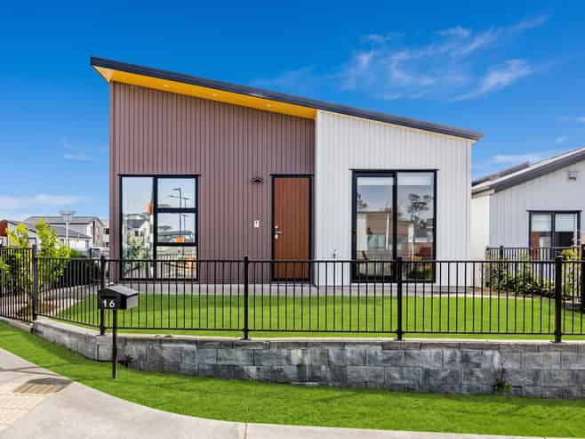 16 Taiororua Avenue, Massey