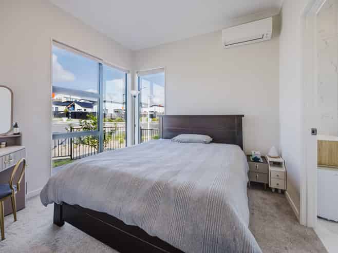 16 Taiororua Avenue, Massey