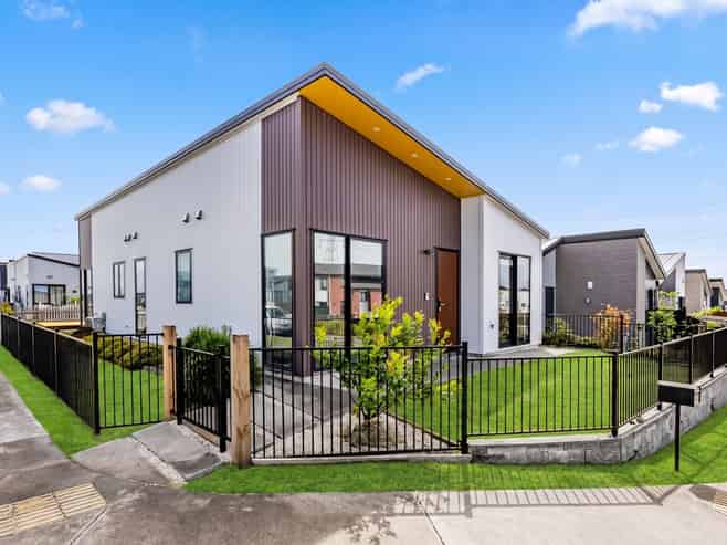 16 Taiororua Avenue, Massey