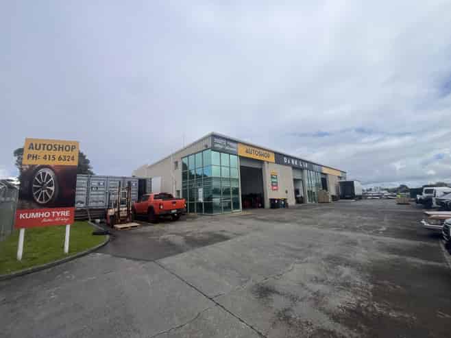 Minimal office industrial – 220sqm
