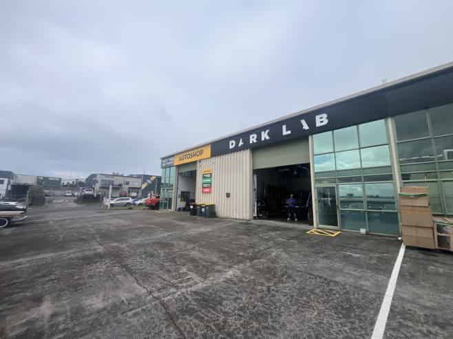 Minimal office industrial – 220sqm
