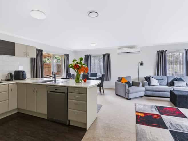 55 Poplar Grove, Whalers Gate