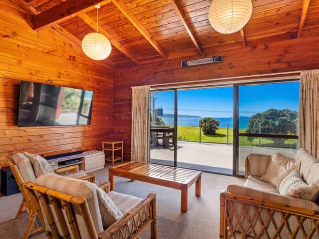 878 Black Jack Road, Opito Bay