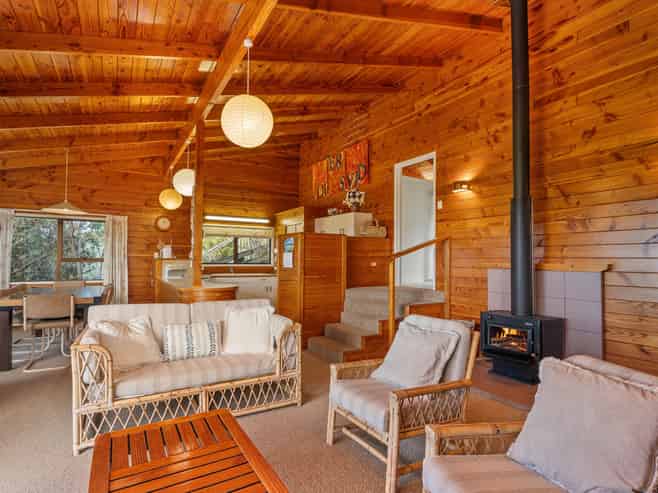 878 Black Jack Road, Opito Bay