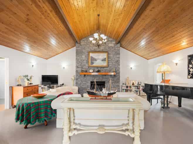 30 McCallum Drive, Sandspit