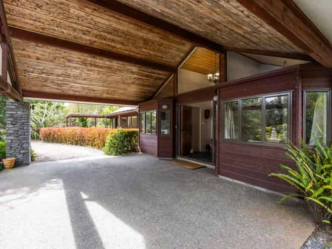 30 McCallum Drive, Sandspit