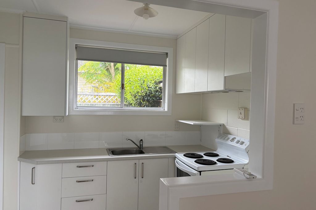 Two Bedroom Unit Close to Town 2