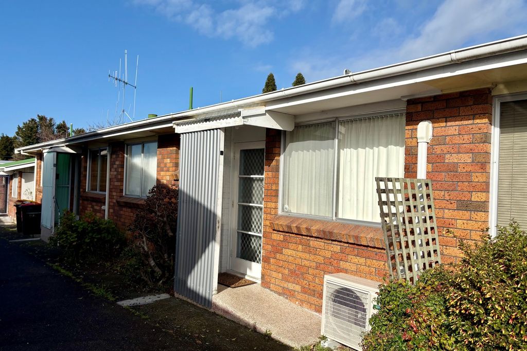 Two Bedroom Unit Close to Town 1