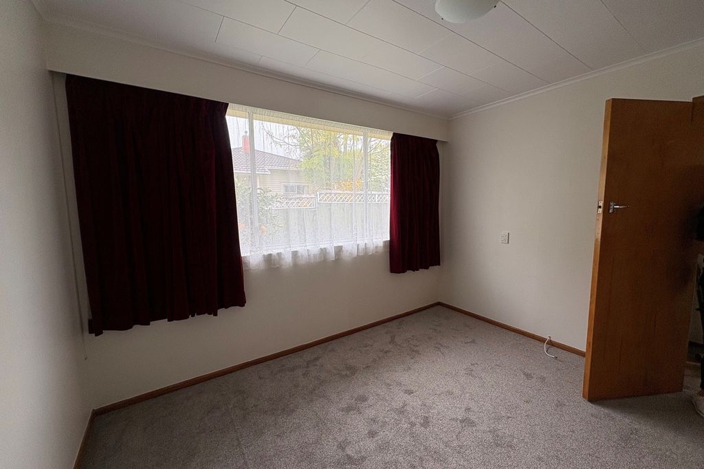 Two Bedroom Unit Close to Town 4