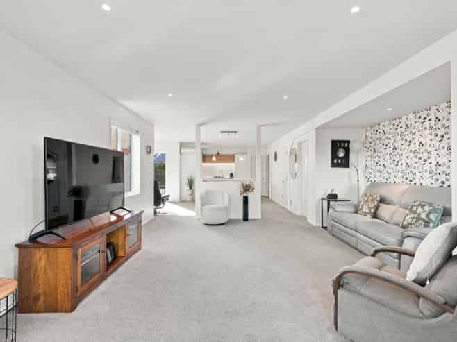 12 Waterford Avenue, Northwood