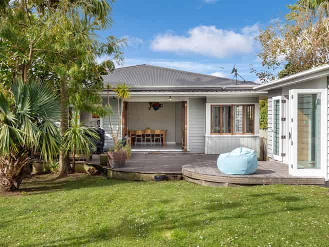 32 Huia Road, Point Chevalier