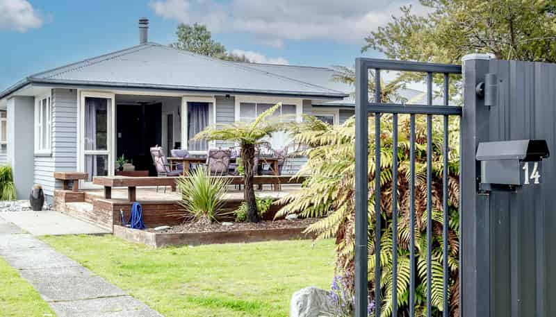 14 Jollie Street, HOKITIKA