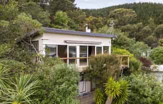 8 Bayview Road, Charteris Bay