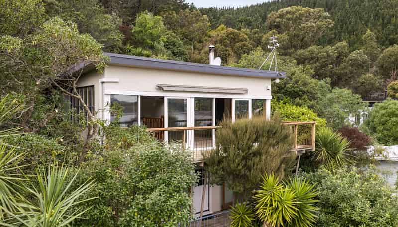 8 Bayview Road, Charteris Bay