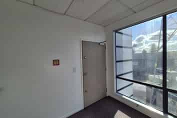 Well-located suburban office