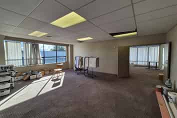 Well-located suburban office