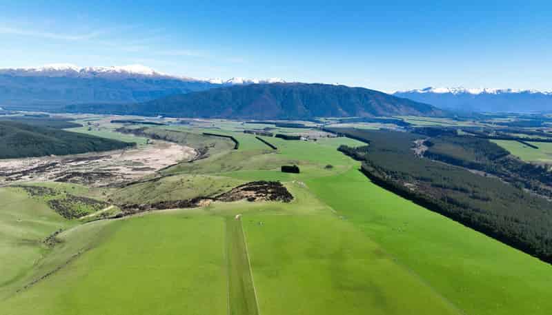 2211 Blackmount Redcliff Road, Whare Creek
