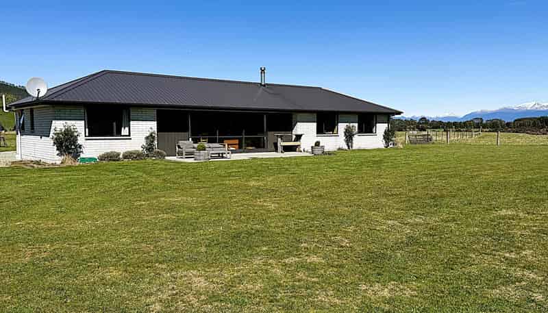 2211 Blackmount Redcliff Road, Whare Creek