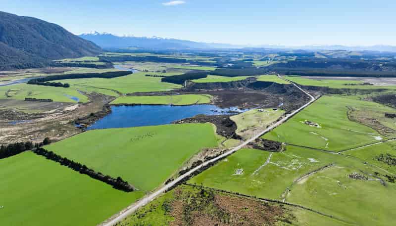 2211 Blackmount Redcliff Road, Whare Creek