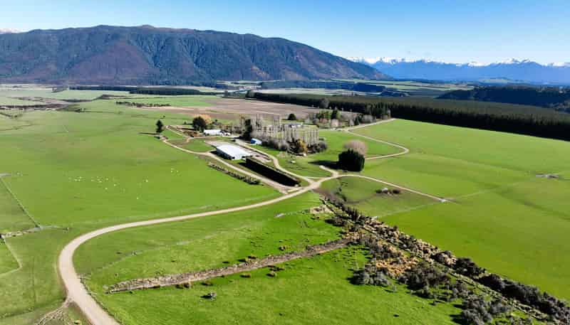2211 Blackmount Redcliff Road, Whare Creek