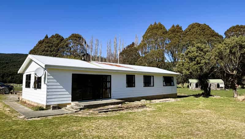 2211 Blackmount Redcliff Road, Whare Creek