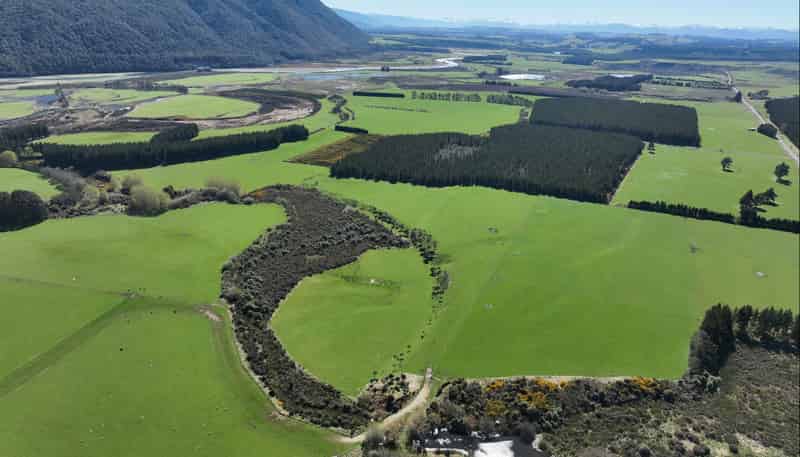 2211 Blackmount Redcliff Road, Whare Creek