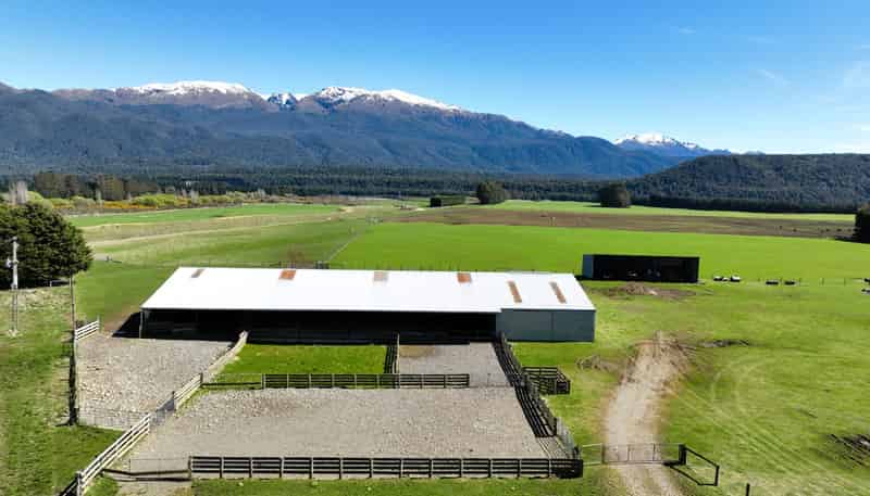 2211 Blackmount Redcliff Road, Whare Creek