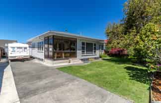 17 Henderson Crescent, Onekawa