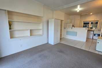 13 Romney Square, Tawa