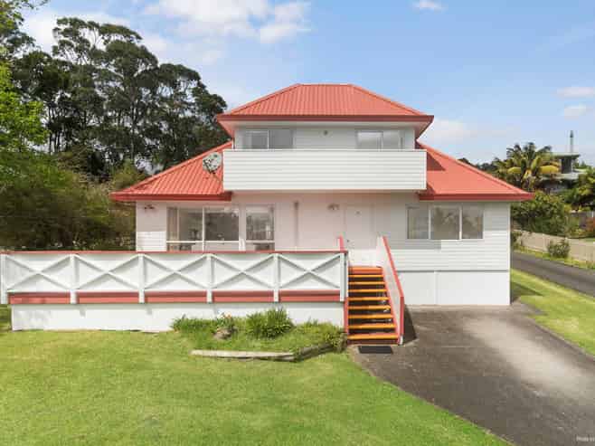 41 Esther Place, Red Beach