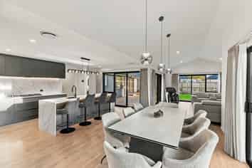 58 Carnaveron Drive, Lincoln